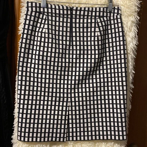 J Crew Black Women’s Black/White Checkered Pencil Skirt. Size 2 - Picture 2 of 7
